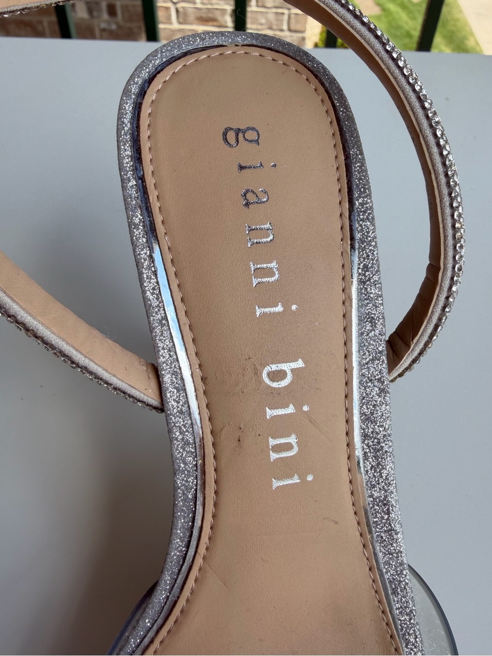 🆕🪩 Gianni Bini Rhinestone Bow Clear Heel Sandals Silver Glitter Size 7 Party - Picture 15 of 17